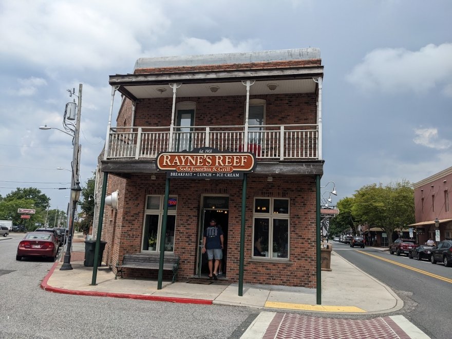 Rayne's Reef Soda Fountain & Grill